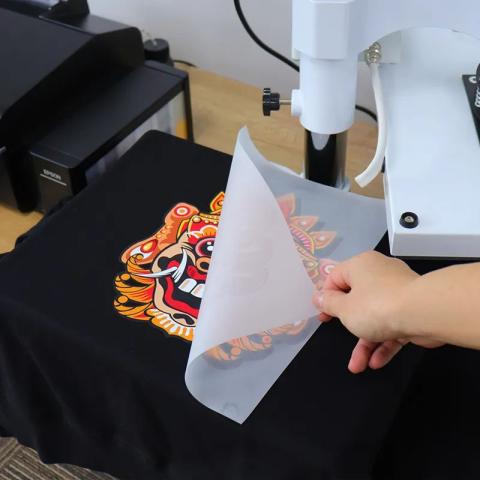 In decal nhiệt lên áo đồng phục